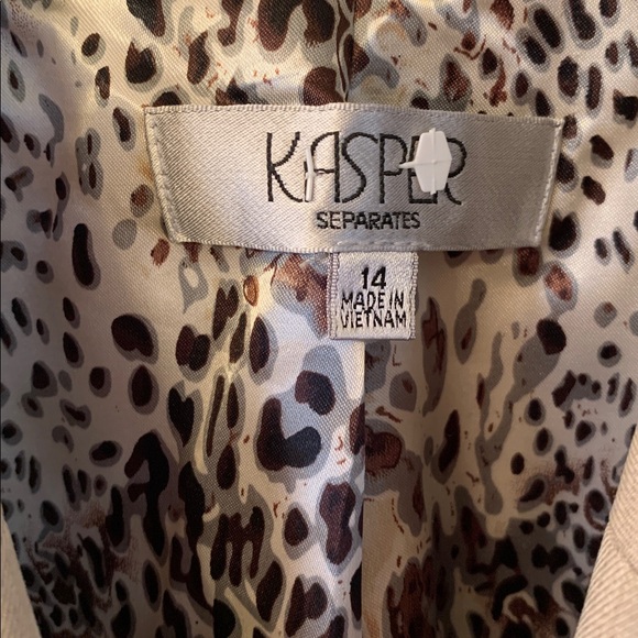 Kasper Classic Beige Blazer - Picture 2 of 6